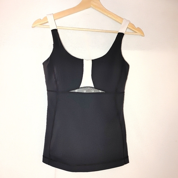 Lululemon Built‎ in Bra Tank Black White Sheer Panel Logo Detail Size 4 - Picture 2 of 7